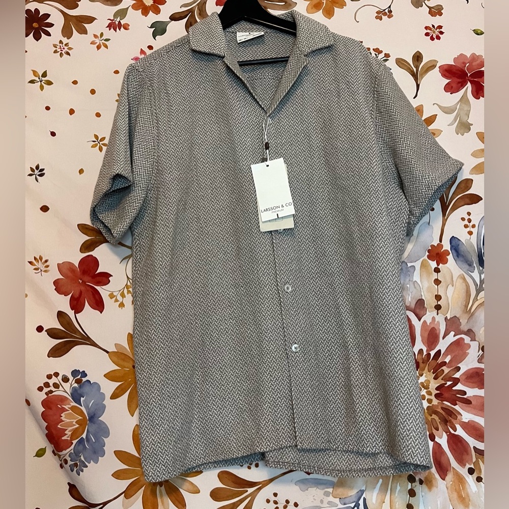 NWT Larsson and Co Mens Slim Fit Wray Light Brown Chevron Resort Button Shirt
